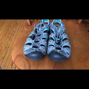 Keens women’s whisper sandals 7.5